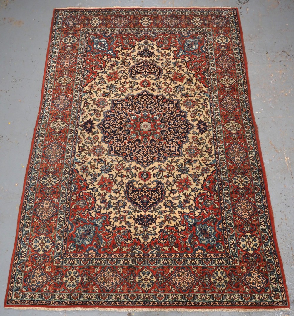 ANTIQUE ISFAHAN RUG, CLASSIC DESIGN, FINE WEAVE WITH SILK HIGHLIGHTS, CIRCA 1920.