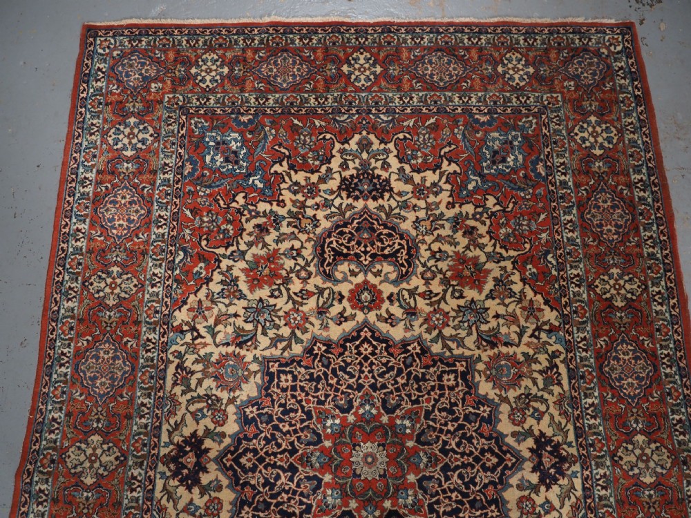 ANTIQUE ISFAHAN RUG, CLASSIC DESIGN, FINE WEAVE WITH SILK HIGHLIGHTS, CIRCA 1920. View III