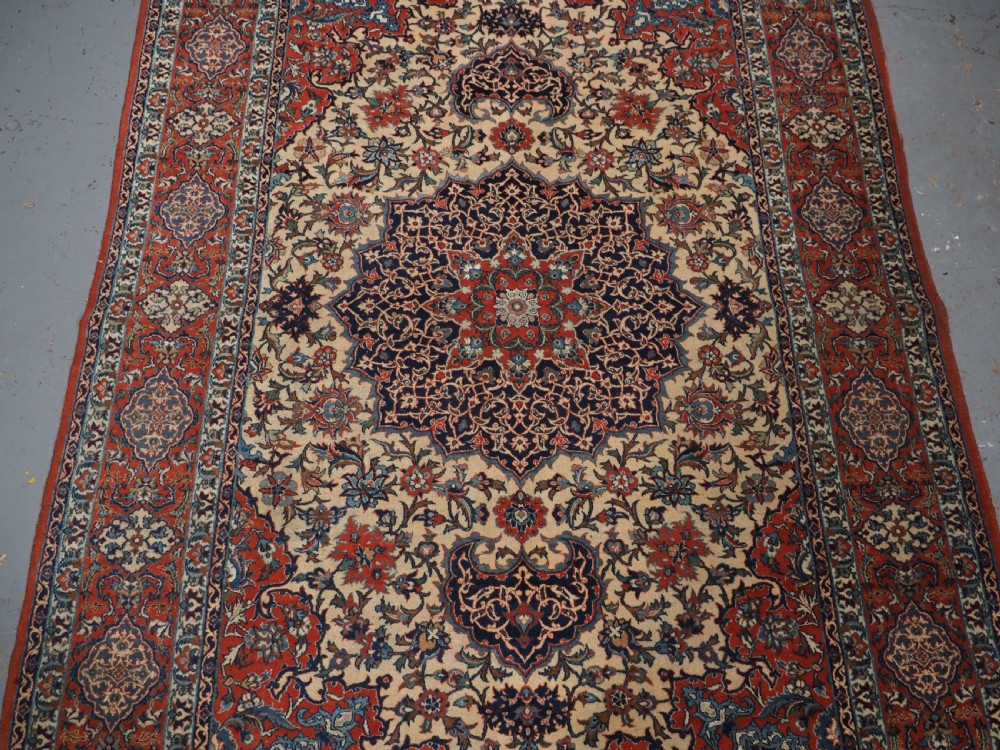 ANTIQUE ISFAHAN RUG, CLASSIC DESIGN, FINE WEAVE WITH SILK HIGHLIGHTS, CIRCA 1920. View IV