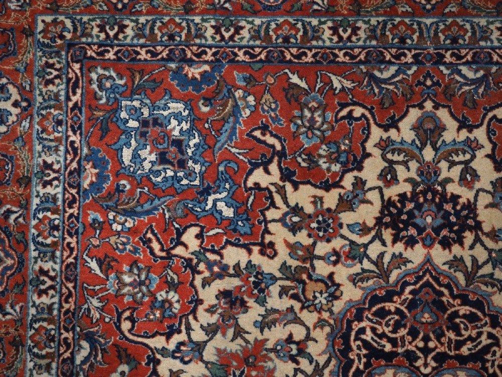 ANTIQUE ISFAHAN RUG, CLASSIC DESIGN, FINE WEAVE WITH SILK HIGHLIGHTS, CIRCA 1920. View VIII