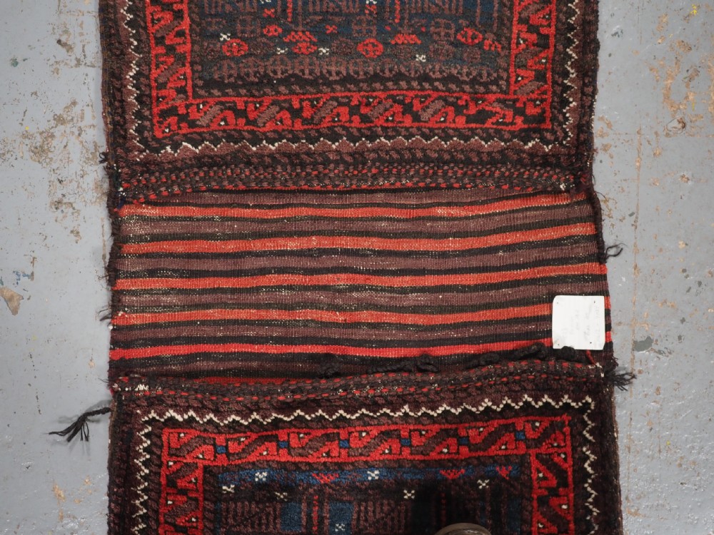 ANTIQUE PAIR OF BALUCH SADDLEBAGS WITH BIRD DESIGN, CIRCA 1900/20. View III
