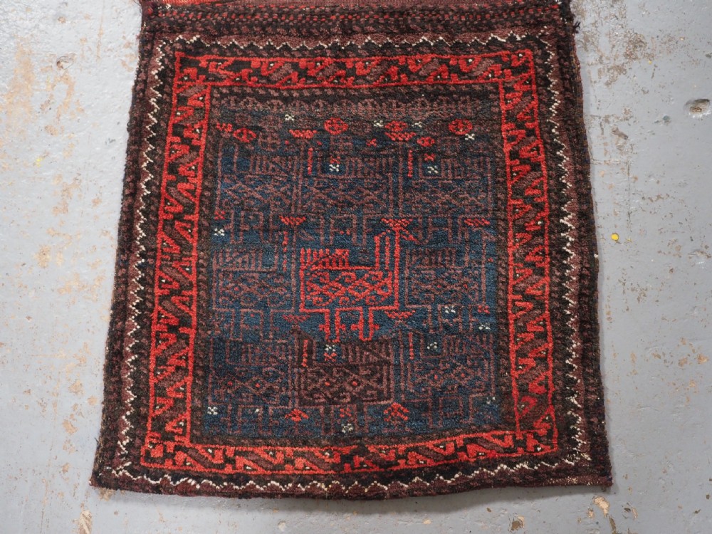 ANTIQUE PAIR OF BALUCH SADDLEBAGS WITH BIRD DESIGN, CIRCA 1900/20. View IV