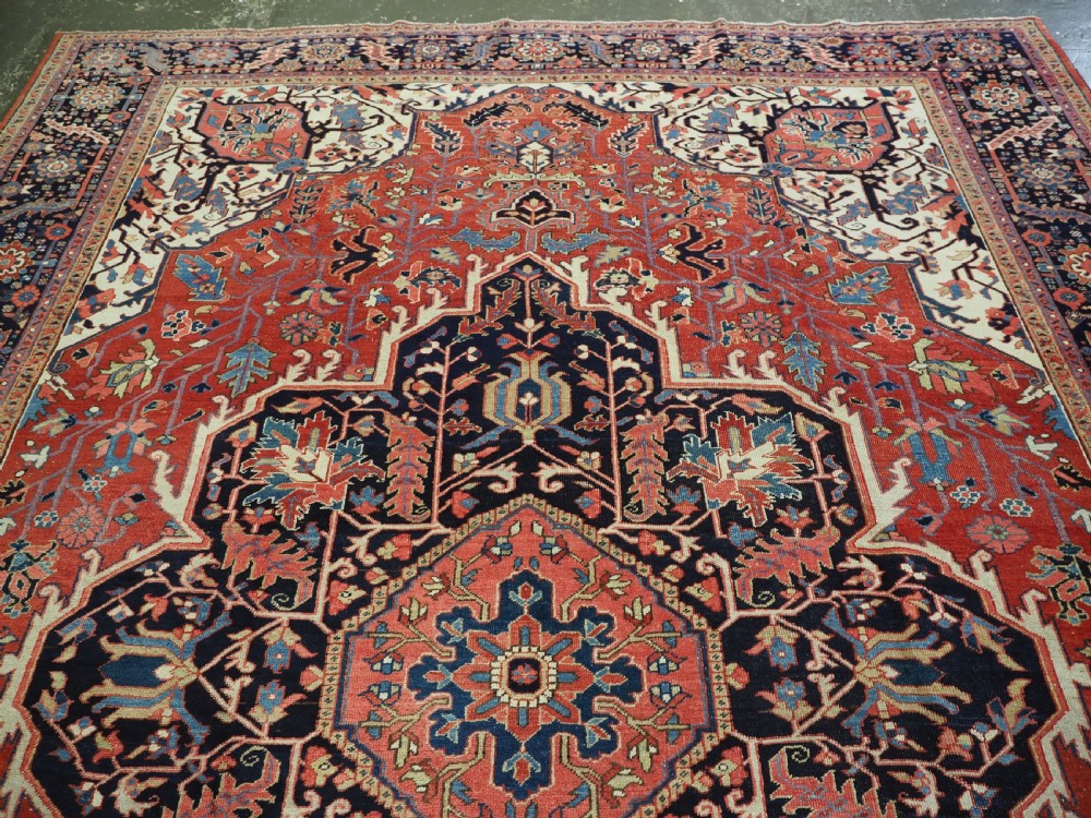 ANTIQUE HERIZ CARPET, LARGE SIZE, COUNTRY HOUSE STYLE, SUPERB, CIRCA 1900. View III
