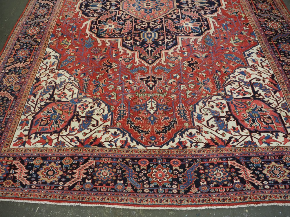 ANTIQUE HERIZ CARPET, LARGE SIZE, COUNTRY HOUSE STYLE, SUPERB, CIRCA 1900. View V