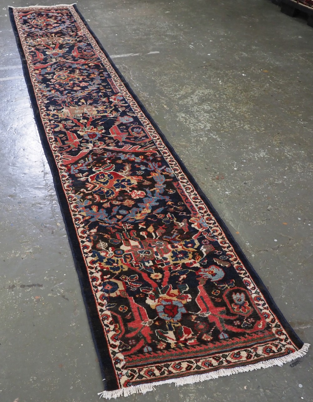 ANTIQUE MAHAL LONG RUNNER OF NARROW WIDTH, GREAT DESIGN & COLOUR, CIRCA 1900. View II