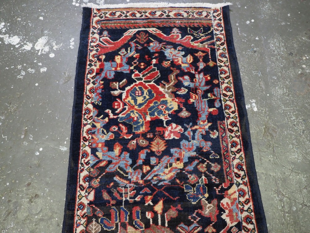 ANTIQUE MAHAL LONG RUNNER OF NARROW WIDTH, GREAT DESIGN & COLOUR, CIRCA 1900. View III