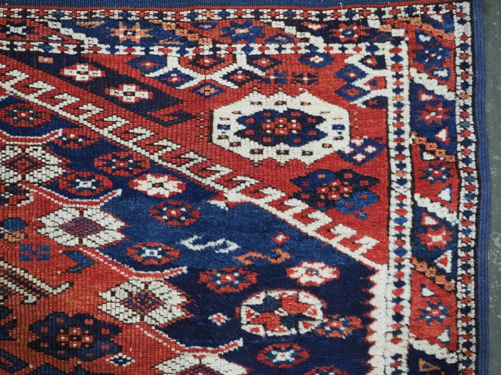 ANTIQUE TURKISH KIZ BERGAMA RUG OF VERY SMALL SQUARE SIZE, CIRCA 1850/70. View IV