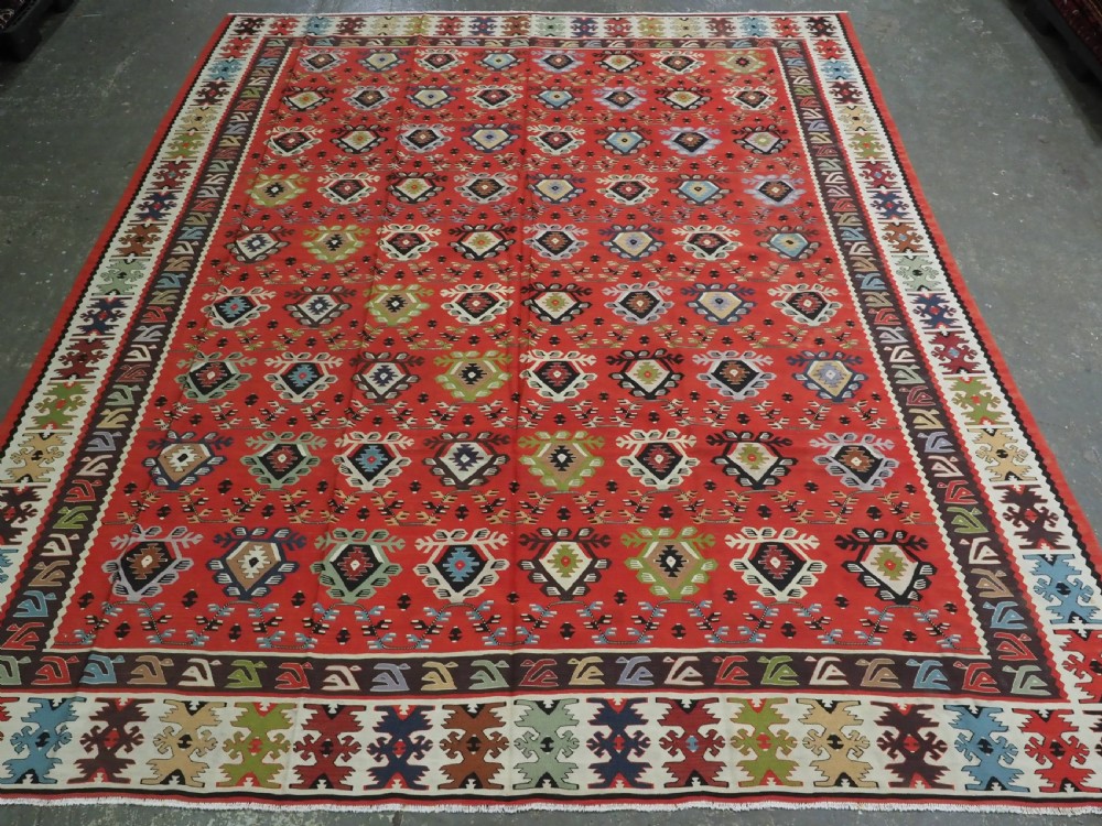 ANTIQUE PIROT / SARKOY KILIM OF REPEAT DESIGN, LARGE ROOM SIZE, CIRCA 1920.