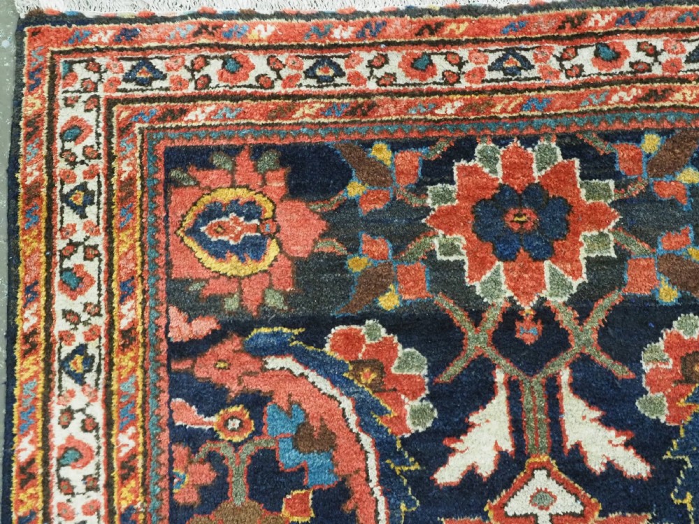 ANTIQUE MAHAL RUG WITH LARGE SCALE FLORAL DESIGN, EXCELLENT CONDITION, CIRCA 1920. View VI
