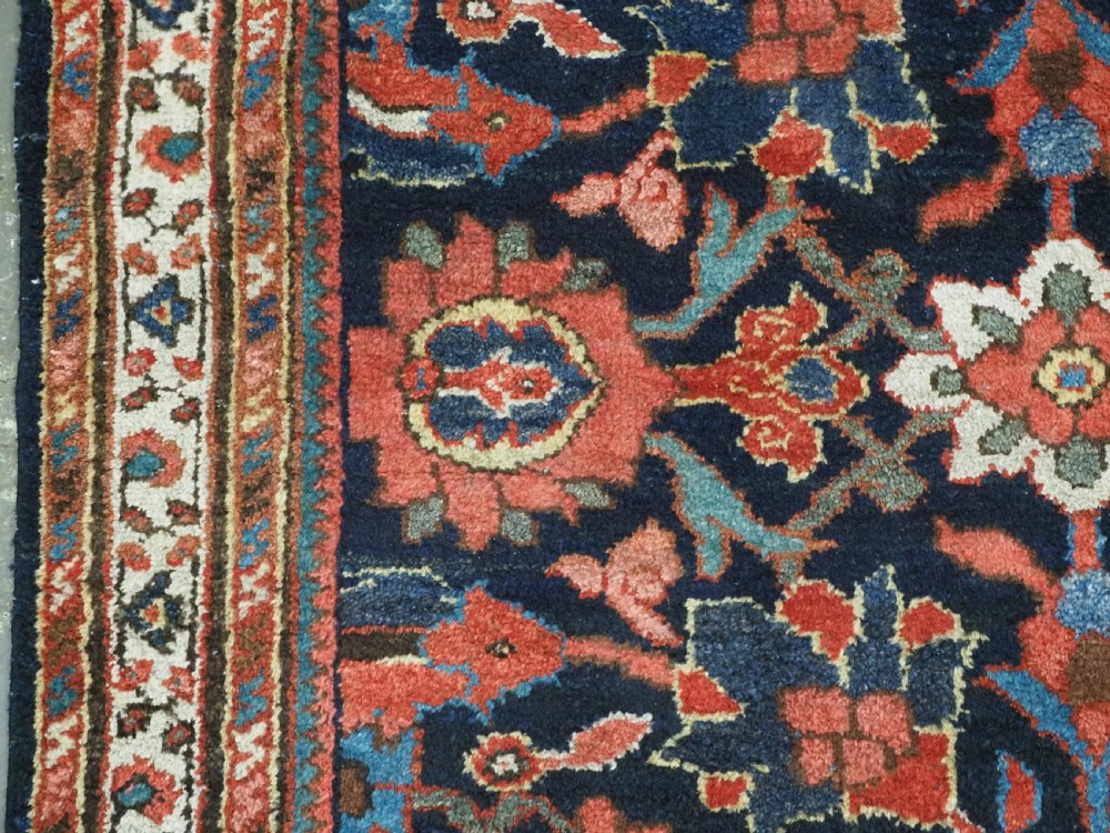 ANTIQUE MAHAL RUG WITH LARGE SCALE FLORAL DESIGN, EXCELLENT CONDITION, CIRCA 1920. View VII