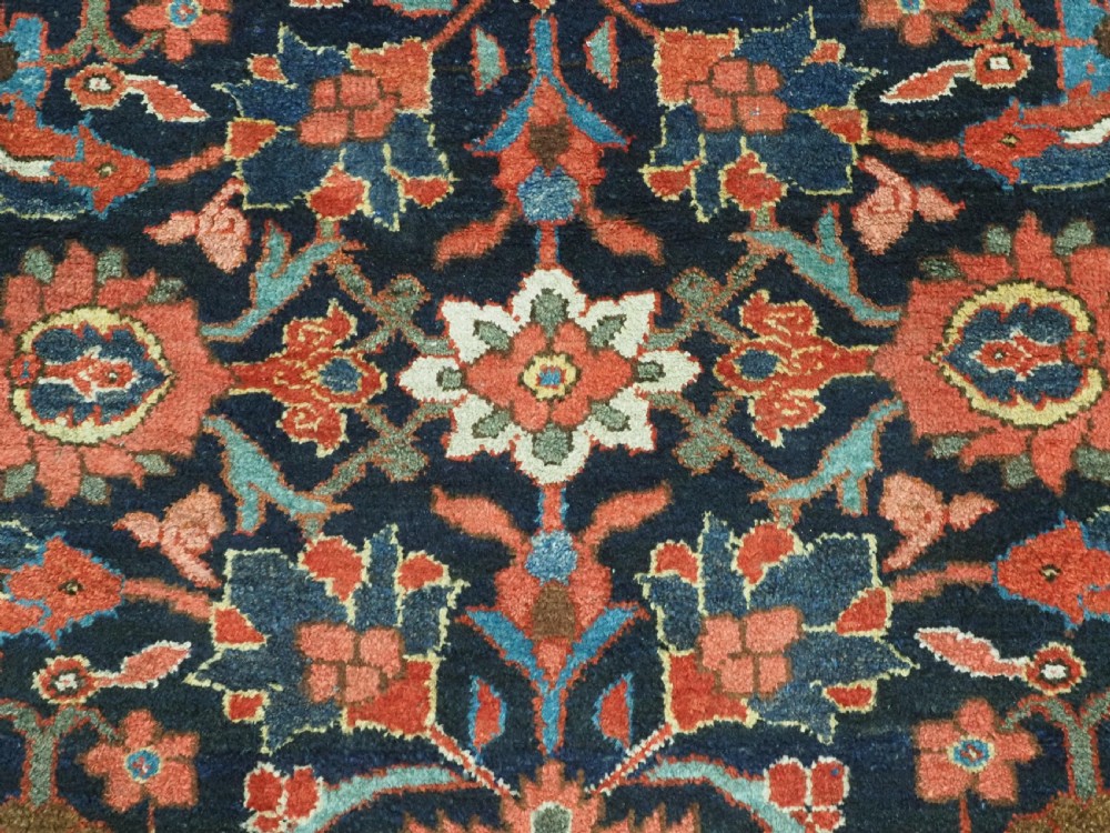 ANTIQUE MAHAL RUG WITH LARGE SCALE FLORAL DESIGN, EXCELLENT CONDITION, CIRCA 1920. View IX