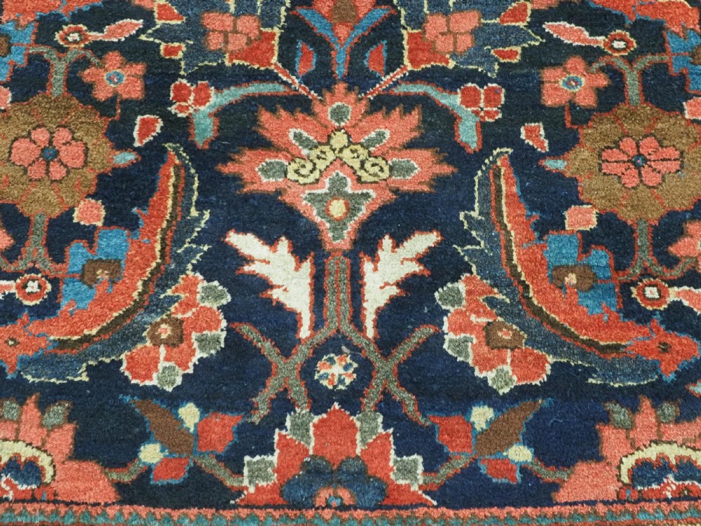 ANTIQUE MAHAL RUG WITH LARGE SCALE FLORAL DESIGN, EXCELLENT CONDITION, CIRCA 1920. View X