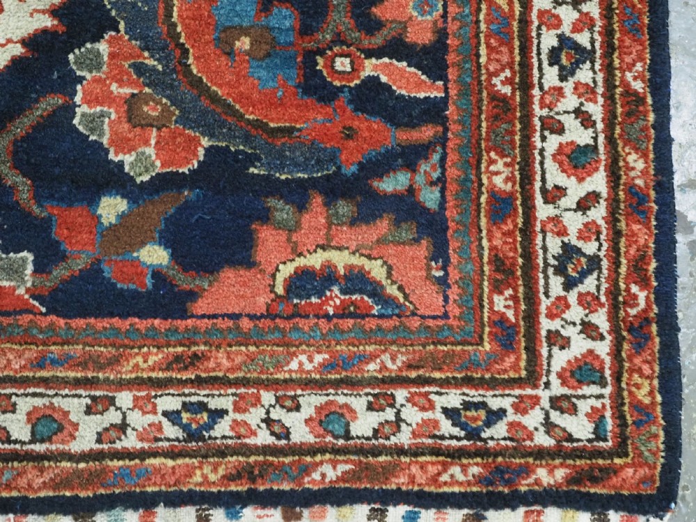ANTIQUE MAHAL RUG WITH LARGE SCALE FLORAL DESIGN, EXCELLENT CONDITION, CIRCA 1920. View XI