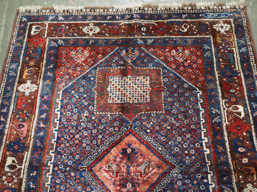 ANTIQUE SHIRAZ KHAMSEH TRIBAL RUG, OUTSTANDING CONDITION, CIRCA 1920. View III