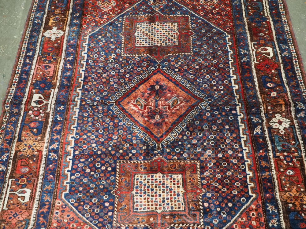 ANTIQUE SHIRAZ KHAMSEH TRIBAL RUG, OUTSTANDING CONDITION, CIRCA 1920. View IV
