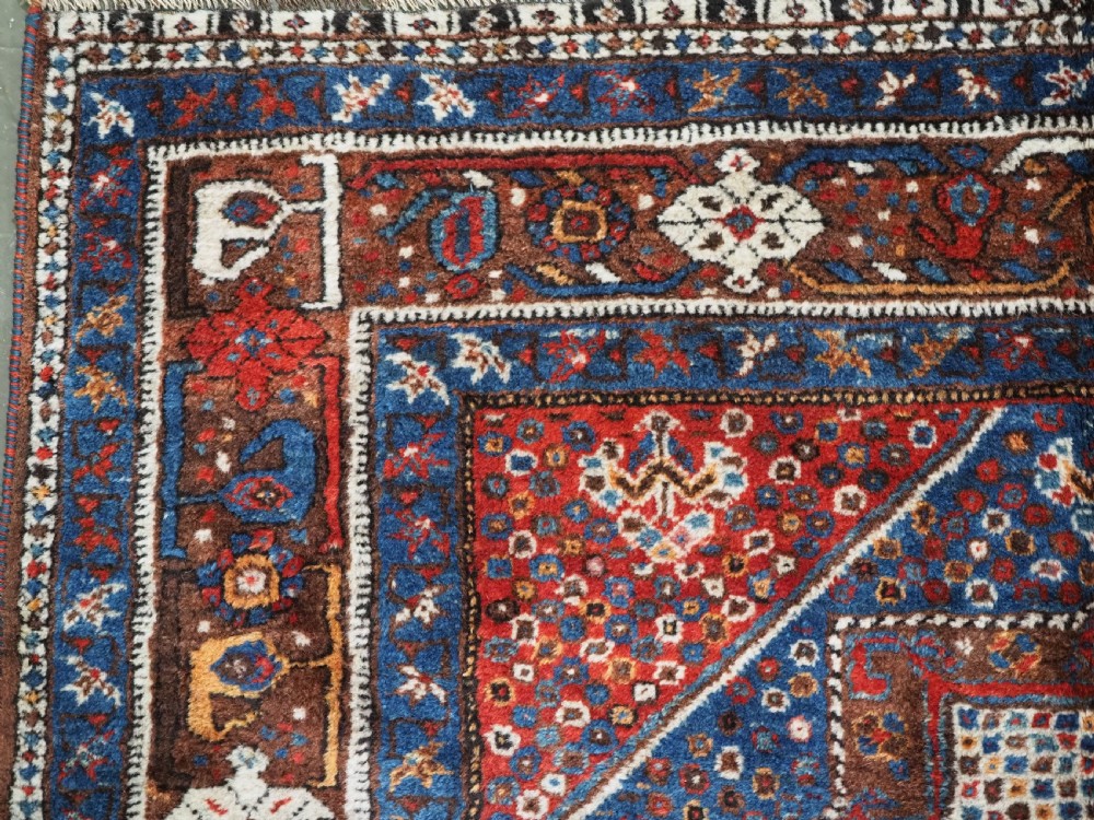 ANTIQUE SHIRAZ KHAMSEH TRIBAL RUG, OUTSTANDING CONDITION, CIRCA 1920. View VI