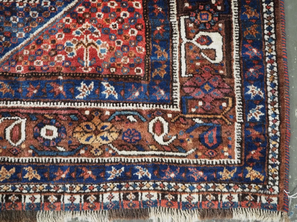 ANTIQUE SHIRAZ KHAMSEH TRIBAL RUG, OUTSTANDING CONDITION, CIRCA 1920. View XI