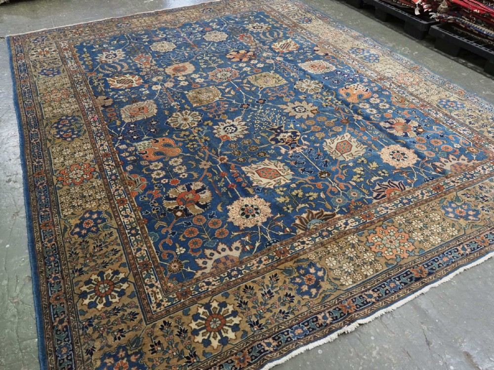 ANTIQUE 'BENLIAN' TABRIZ CARPET WITH 'VASE' DESIGN, OUTSTANDING COLOUR, CIRCA 1900/20.