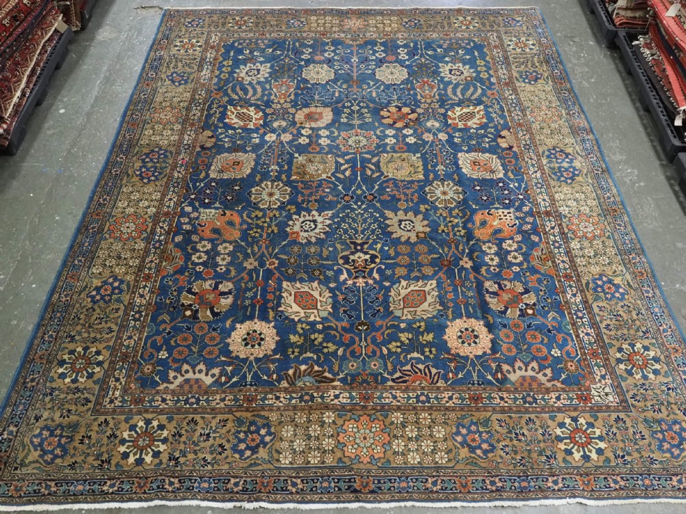 ANTIQUE 'BENLIAN' TABRIZ CARPET WITH 'VASE' DESIGN, OUTSTANDING COLOUR, CIRCA 1900/20. View II
