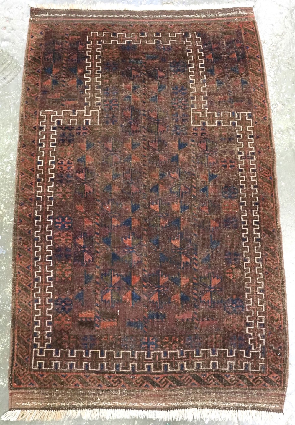 ANTIQUE BALUCH PRAYER RUG, WESTERN AFGHANISTAN, REPEAT LEAF DESIGN, CIRCA 1900.
