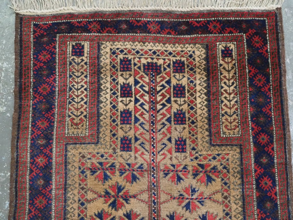 ANTIQUE TIMURI / BALUCH PRAYER RUG, OUTSTANDING CONDITION, CIRCA 1900. View III