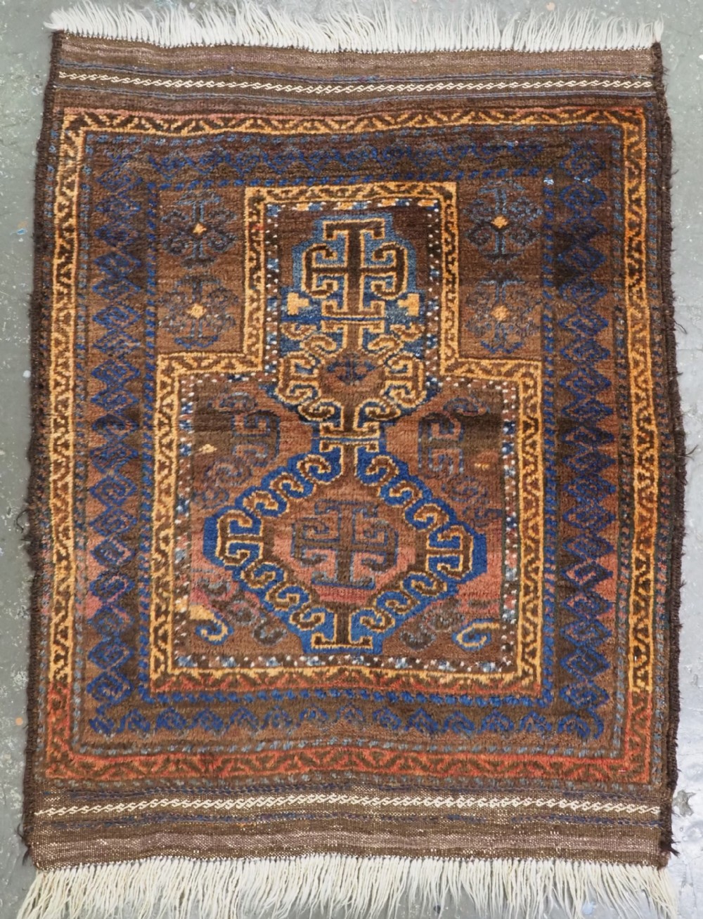 ANTIQUE AFGHAN PRAYER RUG BY THE TAIMANI CHAHAR AIMAQ NOMADS, CIRCA 1900/20.