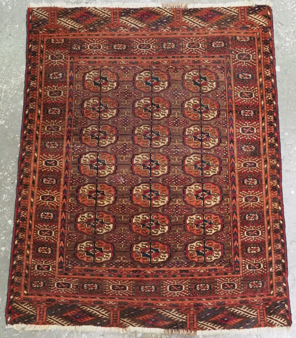 ANTIQUE TEKKE TURKMEN DOWRY RUG, COCHINEAL DYE THROUGH OUT, CIRCA 1900.