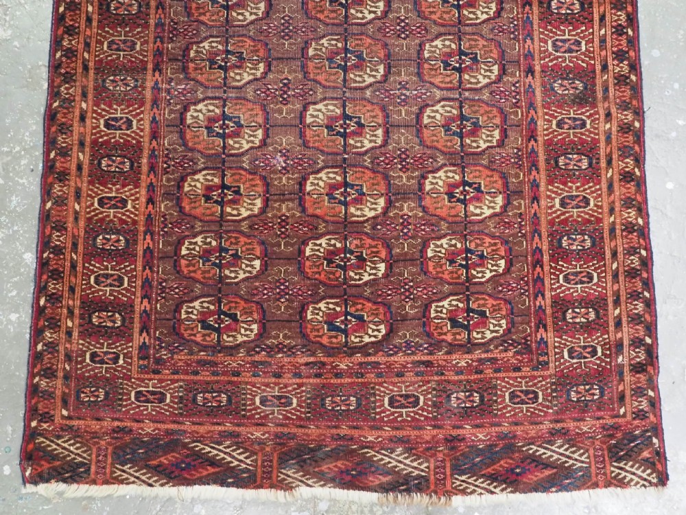 ANTIQUE TEKKE TURKMEN DOWRY RUG, COCHINEAL DYE THROUGH OUT, CIRCA 1900. View III