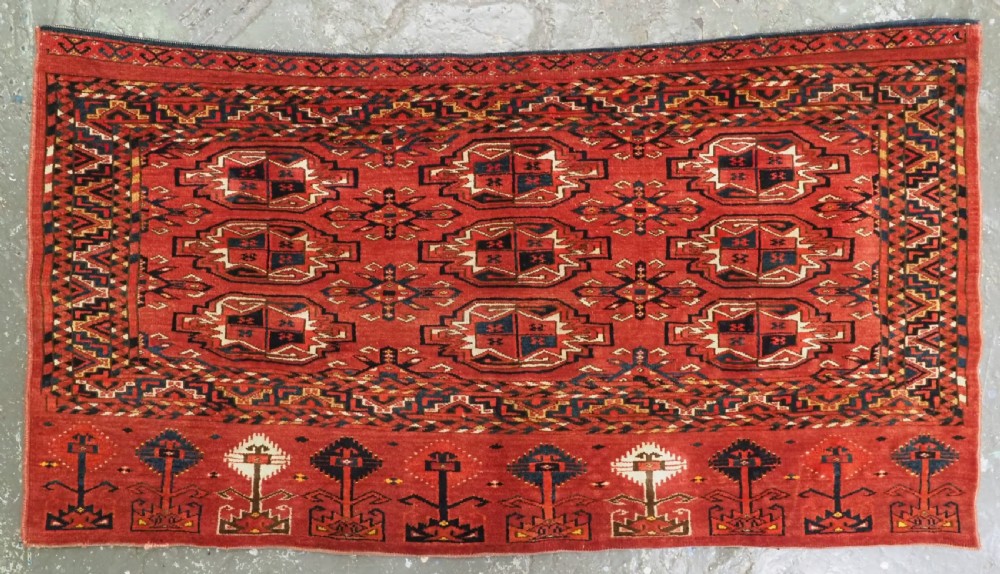 ANTIQUE ERSARI KIZIL AYAK TURKMEN CHUVAL FACE, LARGE TURKMEN TREE ELEM, CIRCA 1900.