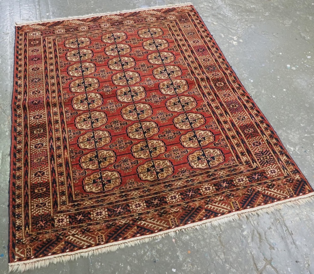 ANTIQUE TEKKE TURKMEN RUG WITH SOFT MADDER RED GROUND, CIRCA 1900. View II