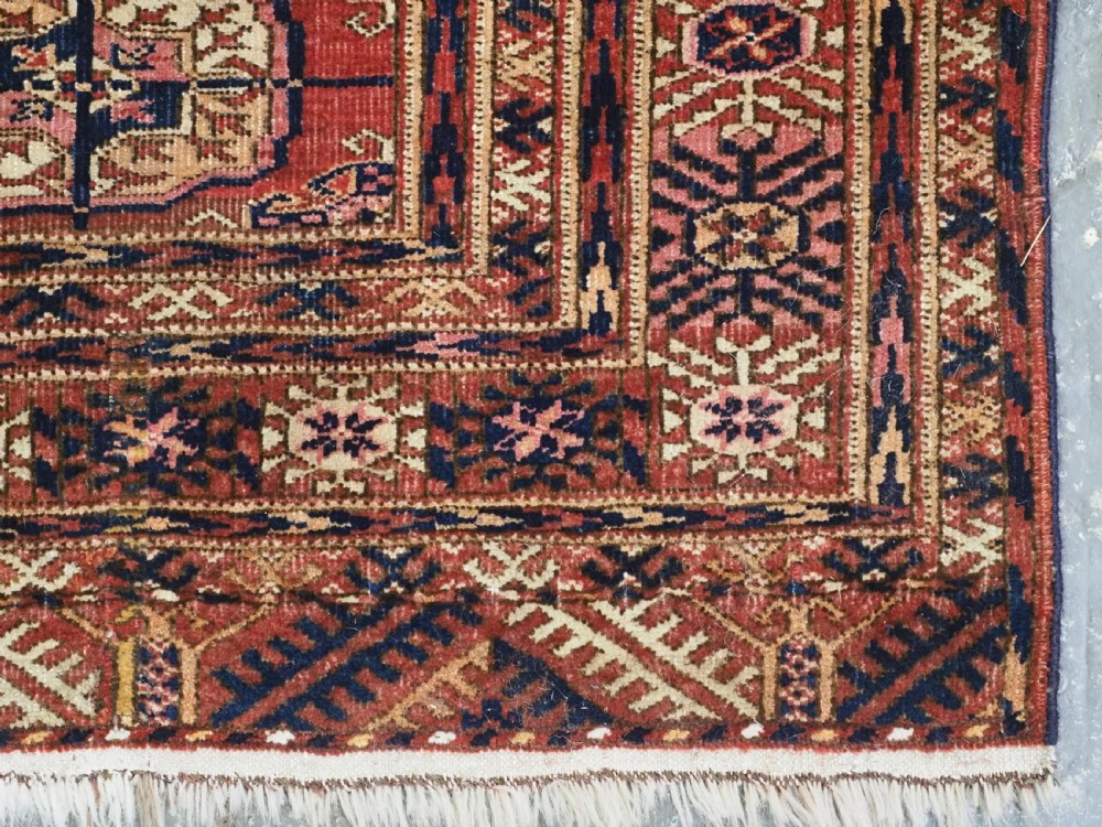 ANTIQUE TEKKE TURKMEN RUG WITH SOFT MADDER RED GROUND, CIRCA 1900. View X