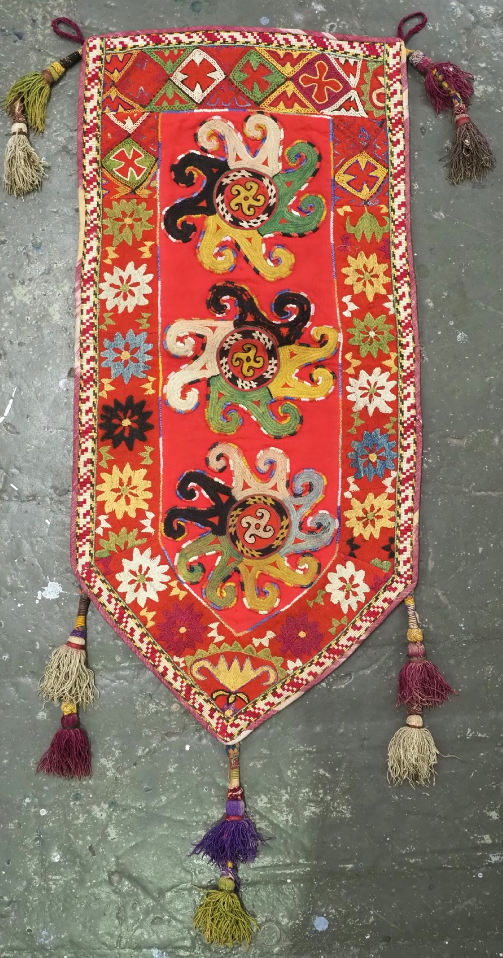 ANTIQUE UZBEK LAKAI TRIBE UUT KAP ILGICH, CENTRAL ASIA, LATE 19TH CENTURY.
