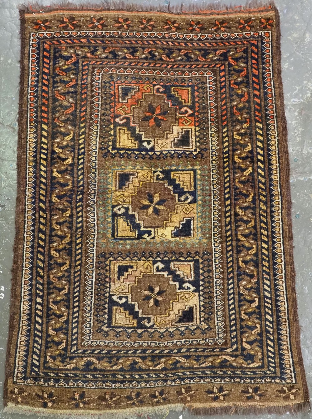 ANTIQUE AFGHAN VILLAGE RUG WITH TURKMEN INSPIRED DESIGN, CIRCA 1920.