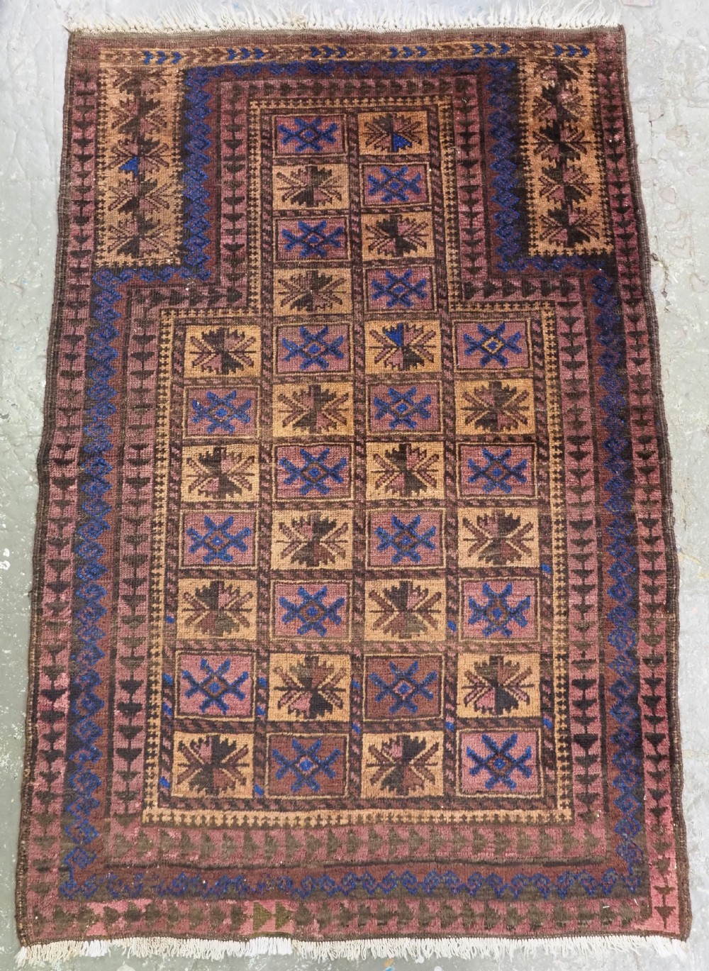 ANTIQUE AFGHAN BALUCH PRAYER RUG OF BOXED DESIGN, CIRCA 1900.