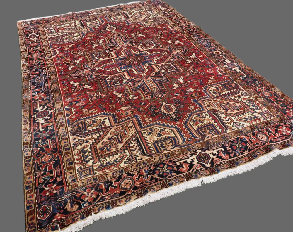 ANTIQUE HERIZ CARPET OF TRADITIONAL MEDALLION DESIGN, FULL PILE, CIRCA 1920/30. View II
