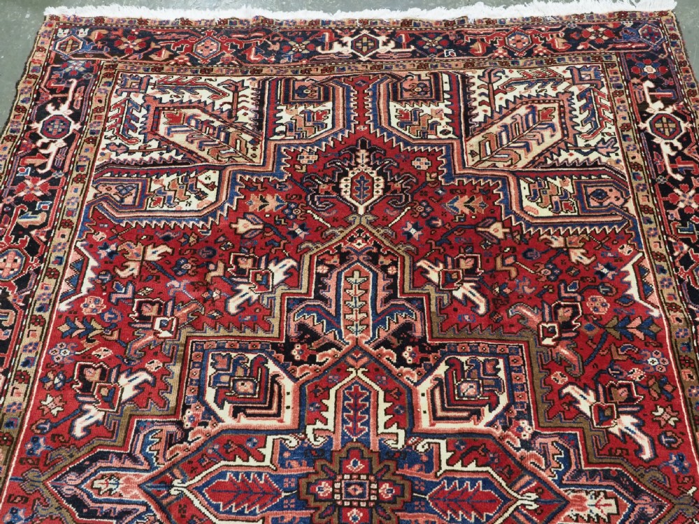 ANTIQUE HERIZ CARPET OF TRADITIONAL MEDALLION DESIGN, FULL PILE, CIRCA 1920/30. View III