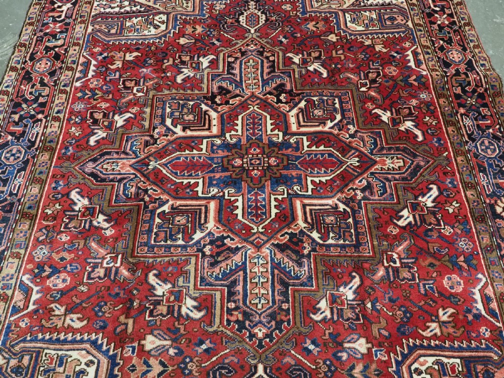 ANTIQUE HERIZ CARPET OF TRADITIONAL MEDALLION DESIGN, FULL PILE, CIRCA 1920/30. View IV