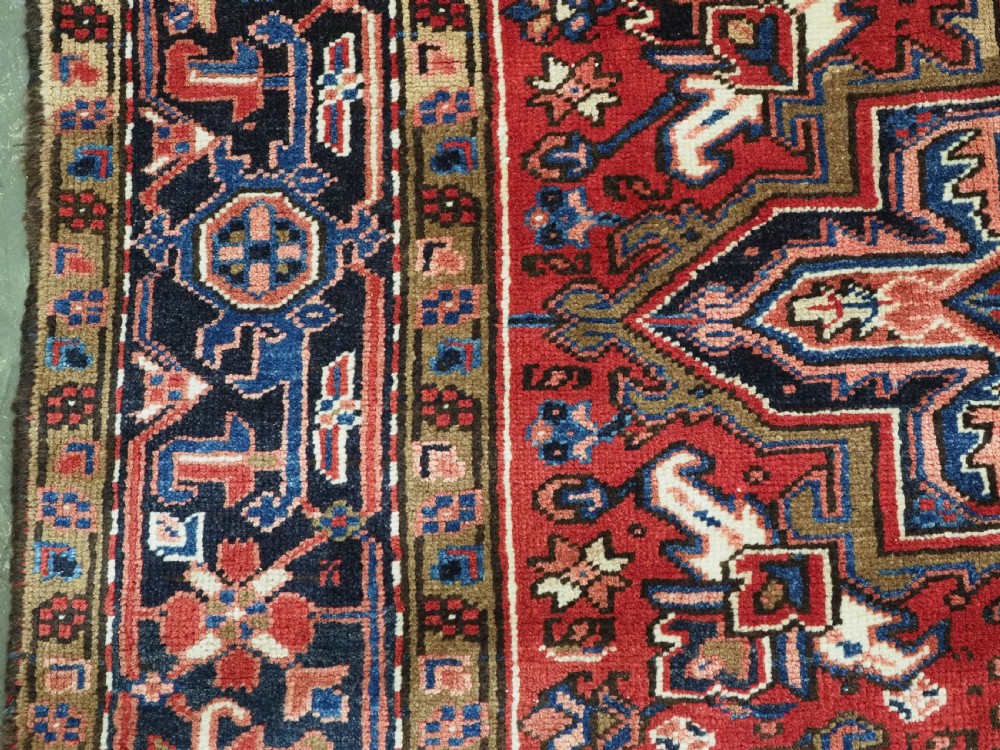 ANTIQUE HERIZ CARPET OF TRADITIONAL MEDALLION DESIGN, FULL PILE, CIRCA 1920/30. View VII