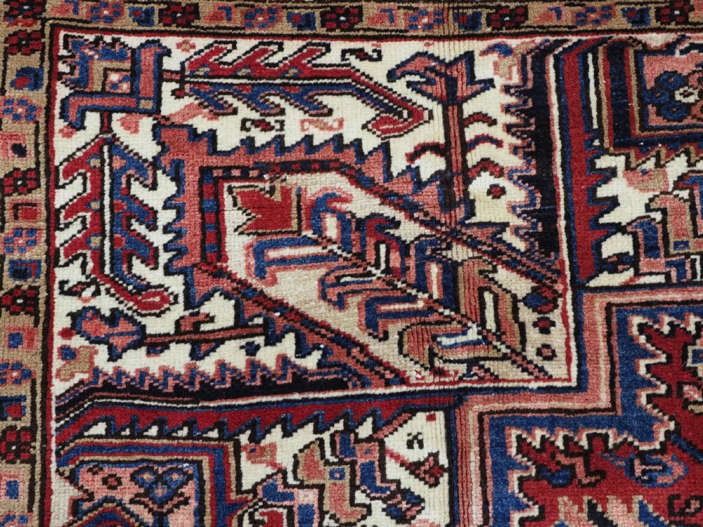 ANTIQUE HERIZ CARPET OF TRADITIONAL MEDALLION DESIGN, FULL PILE, CIRCA 1920/30. View VIII