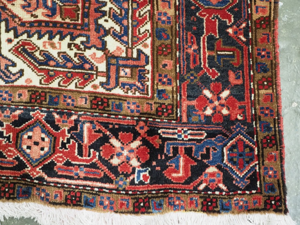 ANTIQUE HERIZ CARPET OF TRADITIONAL MEDALLION DESIGN, FULL PILE, CIRCA 1920/30. View XIII