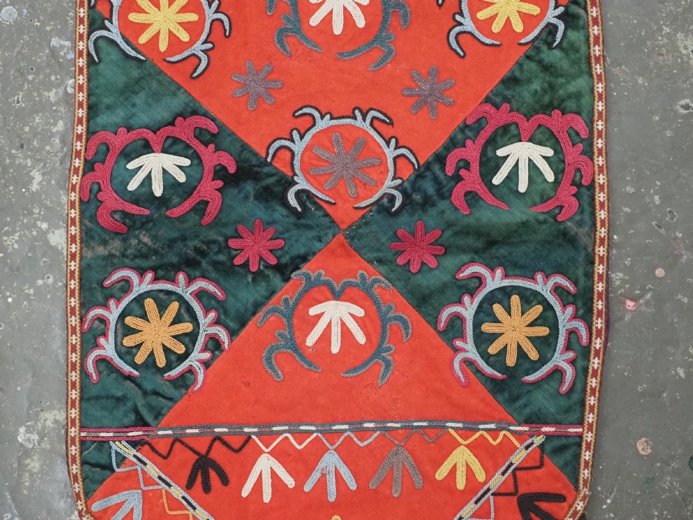 ANTIQUE UZBEK LAKAI TRIBE 'UUT KAP ILGICH' TALISMANIC SHIELD, GREEN VELVET, CIRCA 1900. View IV