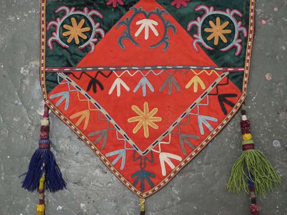 ANTIQUE UZBEK LAKAI TRIBE 'UUT KAP ILGICH' TALISMANIC SHIELD, GREEN VELVET, CIRCA 1900. View V