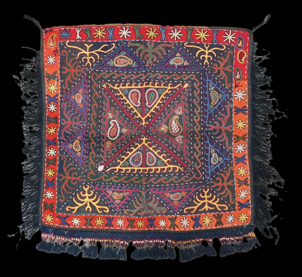 ANTIQUE KYRGYZ EMBROIDERED 'ILGICH' DECORATIVE WALL HANGING, CIRCA 1900.