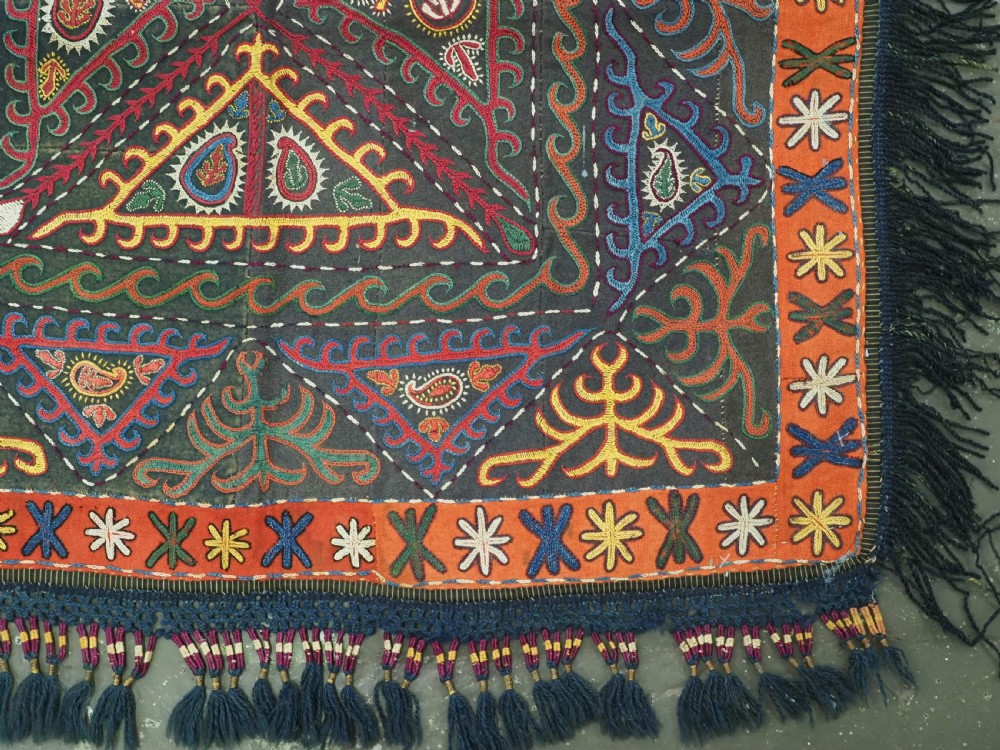 ANTIQUE KYRGYZ EMBROIDERED 'ILGICH' DECORATIVE WALL HANGING, CIRCA 1900. View IV