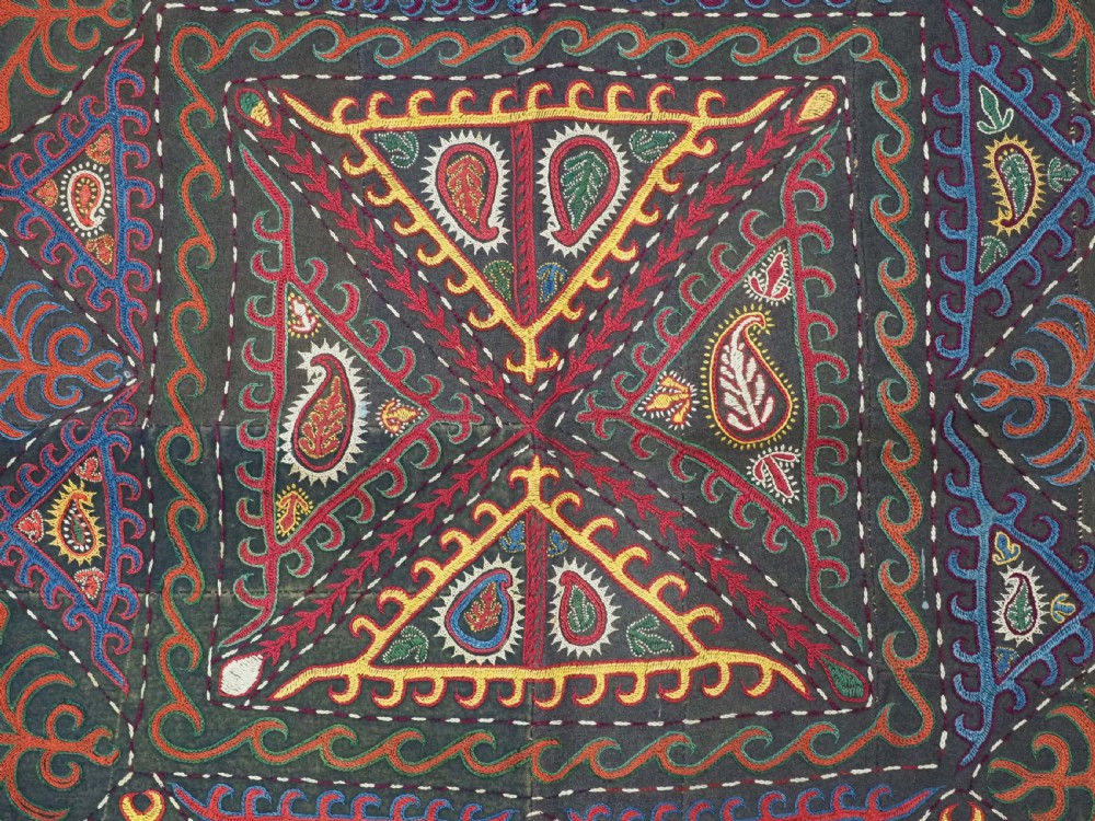 ANTIQUE KYRGYZ EMBROIDERED 'ILGICH' DECORATIVE WALL HANGING, CIRCA 1900. View VI
