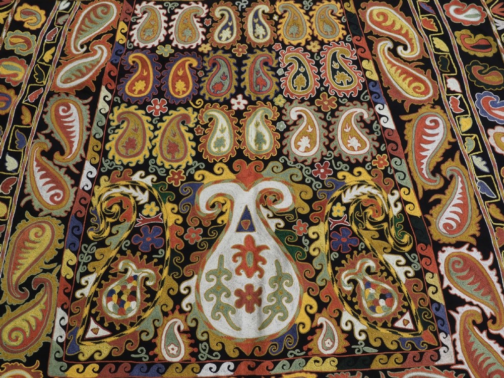 ANTIQUE EMBROIDERED CEREMONIAL HORSE / SADDLE COVER BY THE LAKAI TRIBE, UZBEKISTAN, CIRCA 1920. View IX