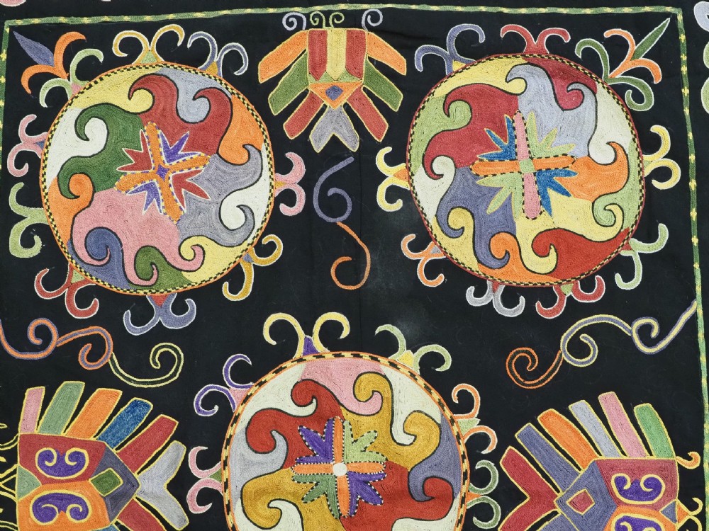 ANTIQUE UZBEK LAKAI 'DASTERKHAN' EATING CLOTH, CIRCA 1900/20. View VIII