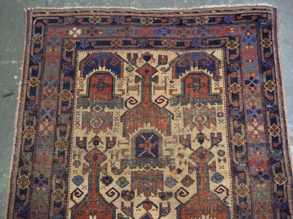 ANTIQUE AFSHAR NERIZ RUG WITH SHIELD DESIGN OF EARLY DATE, 2ND HALF 19TH CENTURY. View III