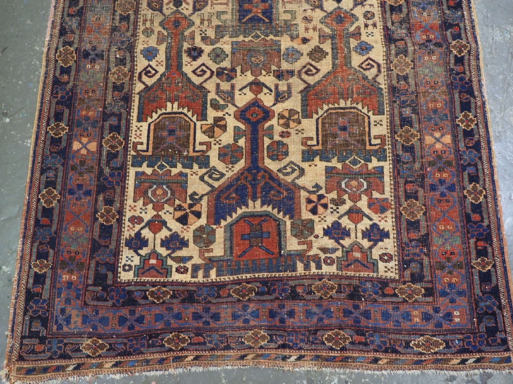 ANTIQUE AFSHAR NERIZ RUG WITH SHIELD DESIGN OF EARLY DATE, 2ND HALF 19TH CENTURY. View V