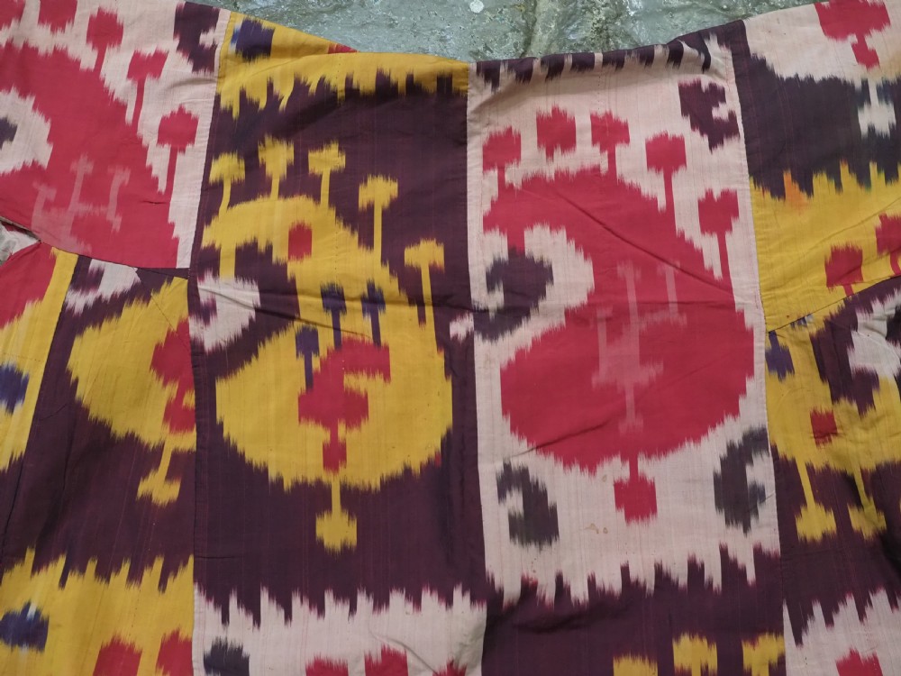 ANTIQUE UZBEK SILK IKAT GENTLEMANS COAT 'KHALAT' BUKHARA REGION, CIRCA 1880. View III